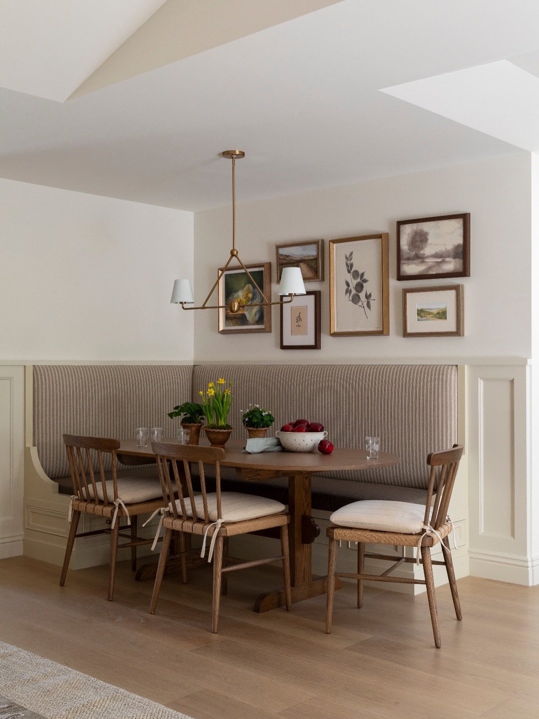 Banquette seating for 1