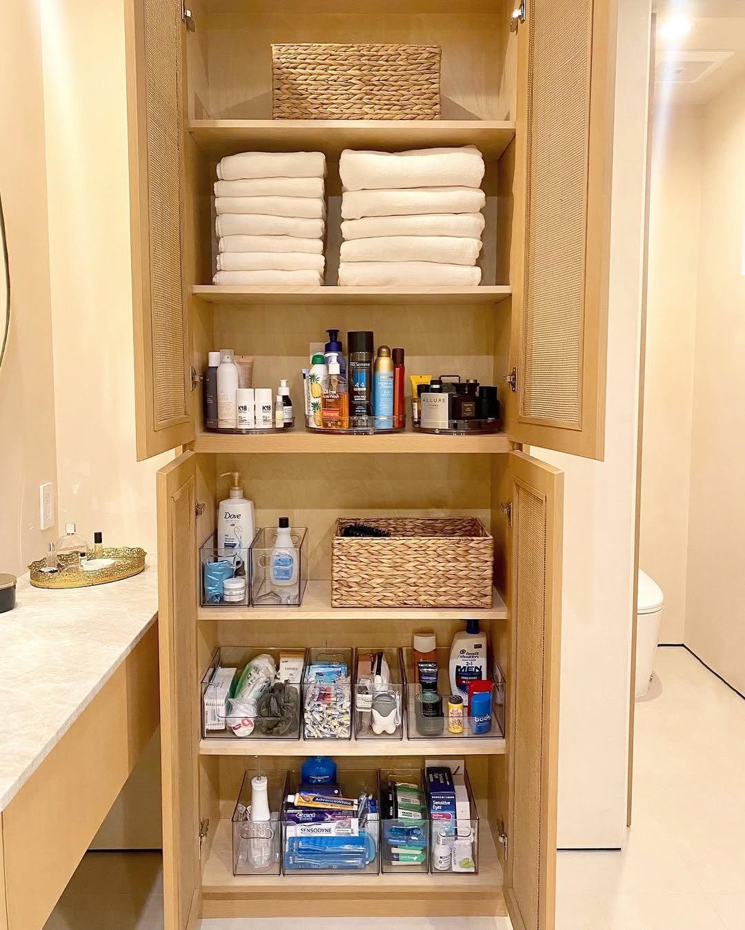 Bathroom Cabinet with Pullout Storage