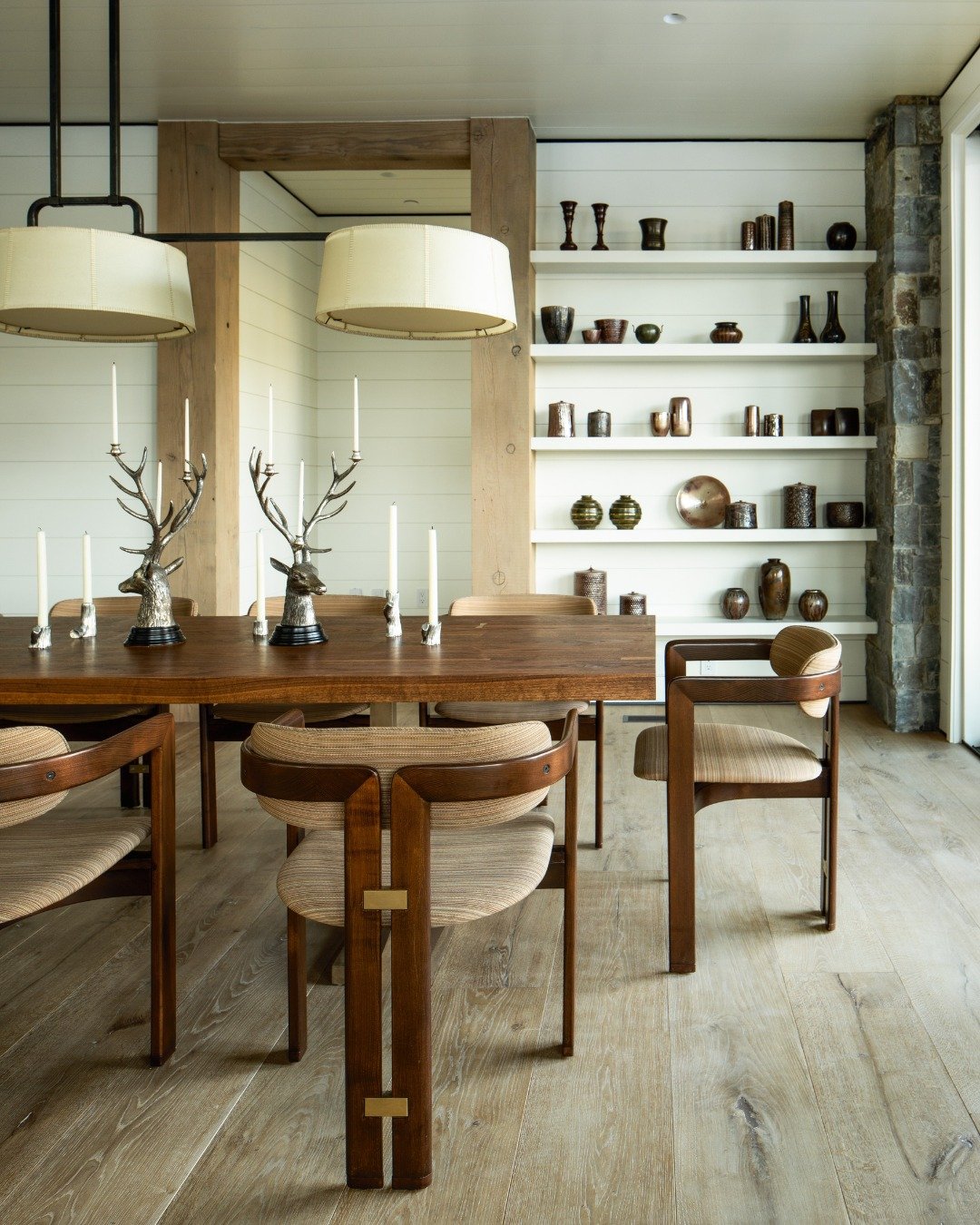 Black accents with sculptural form 20