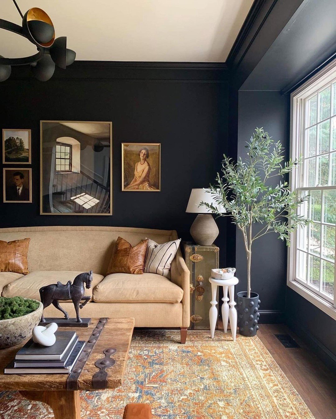 Black Wall Mood