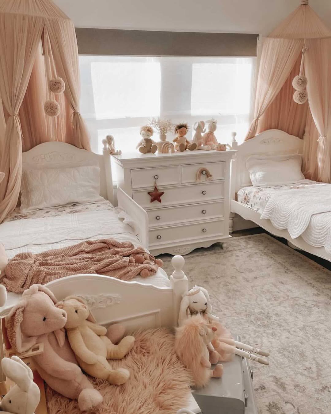 Blush Canopy Corner