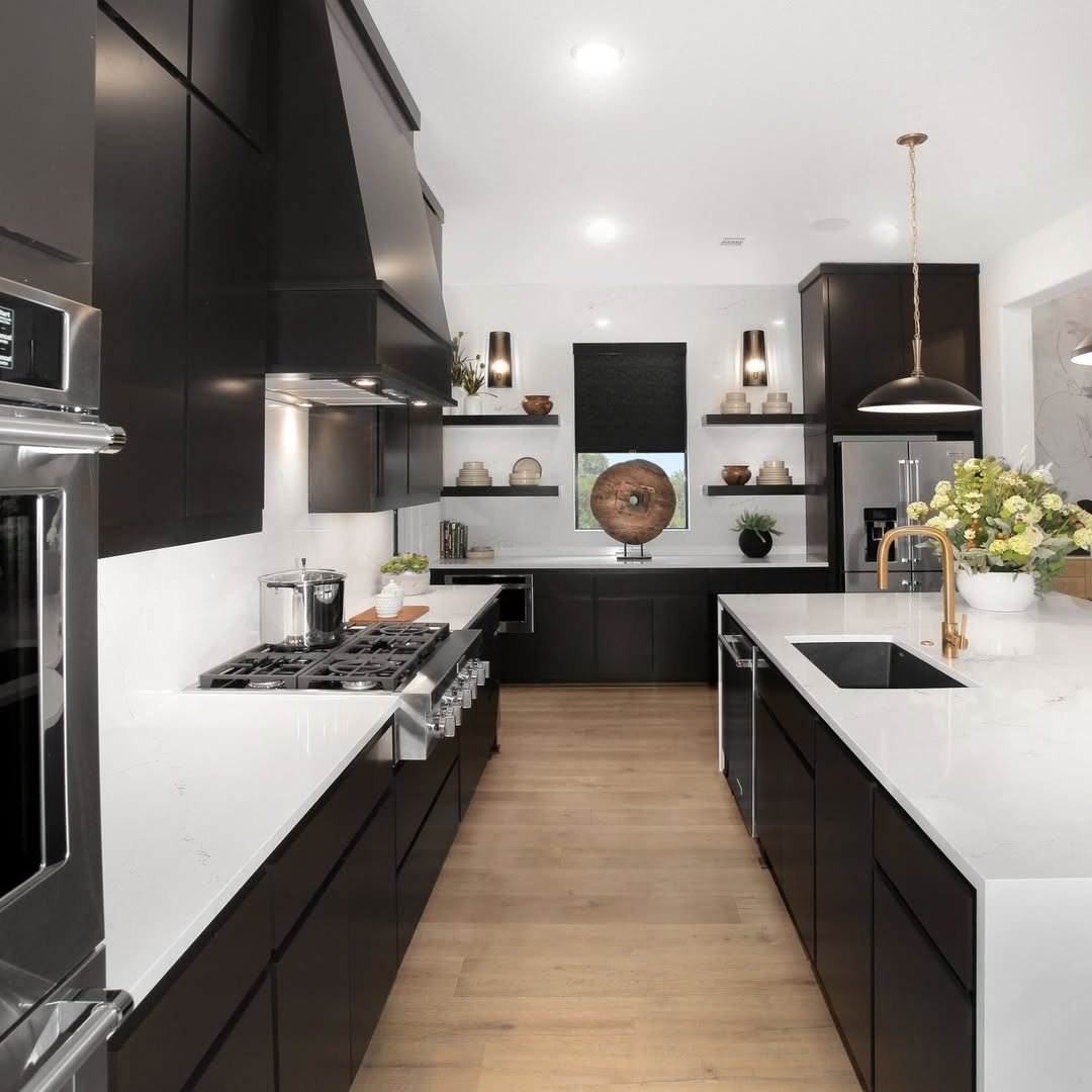 Bold Marble and Dark Wood Kitchen 5