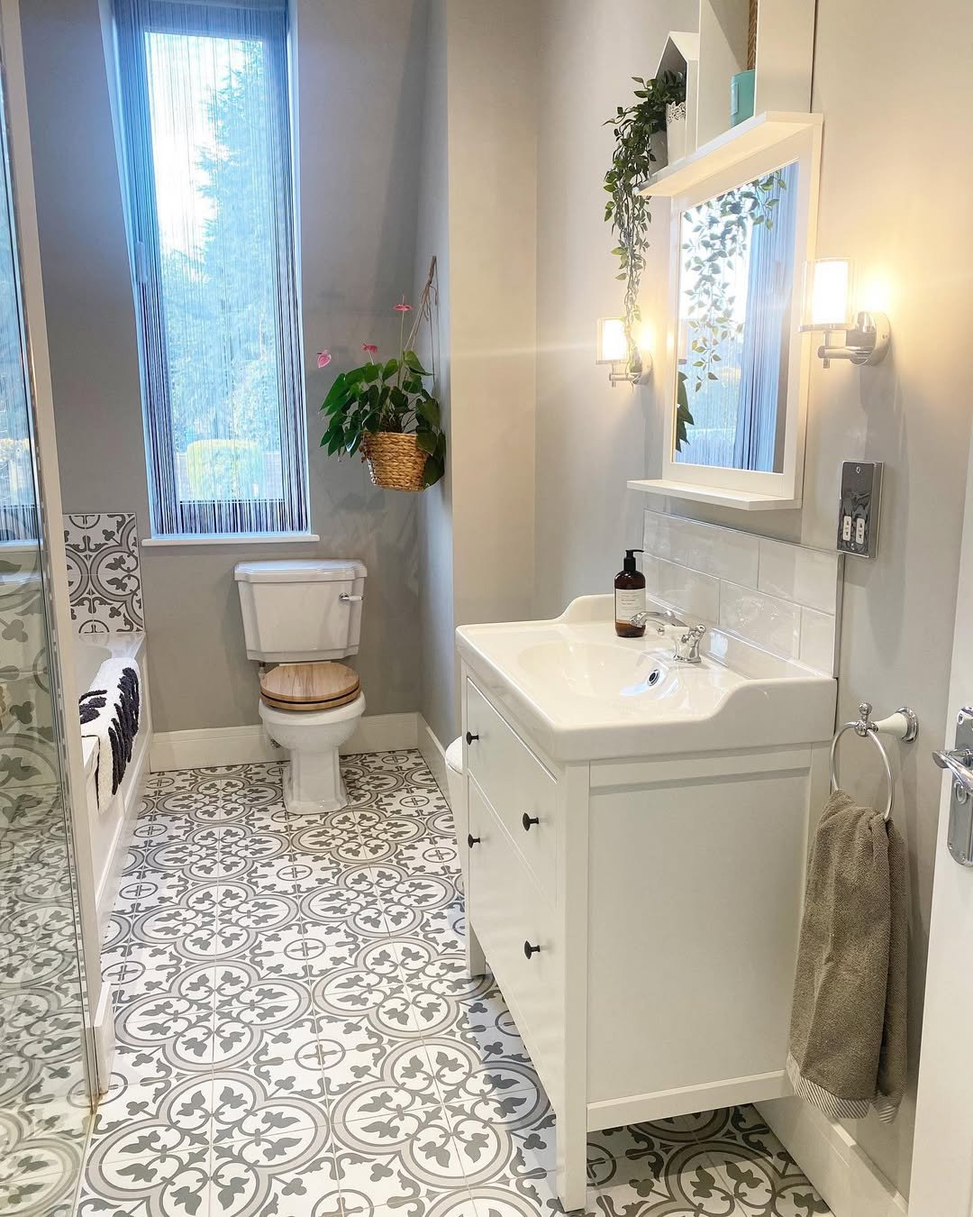 Bold Pattern Bathroom Floor