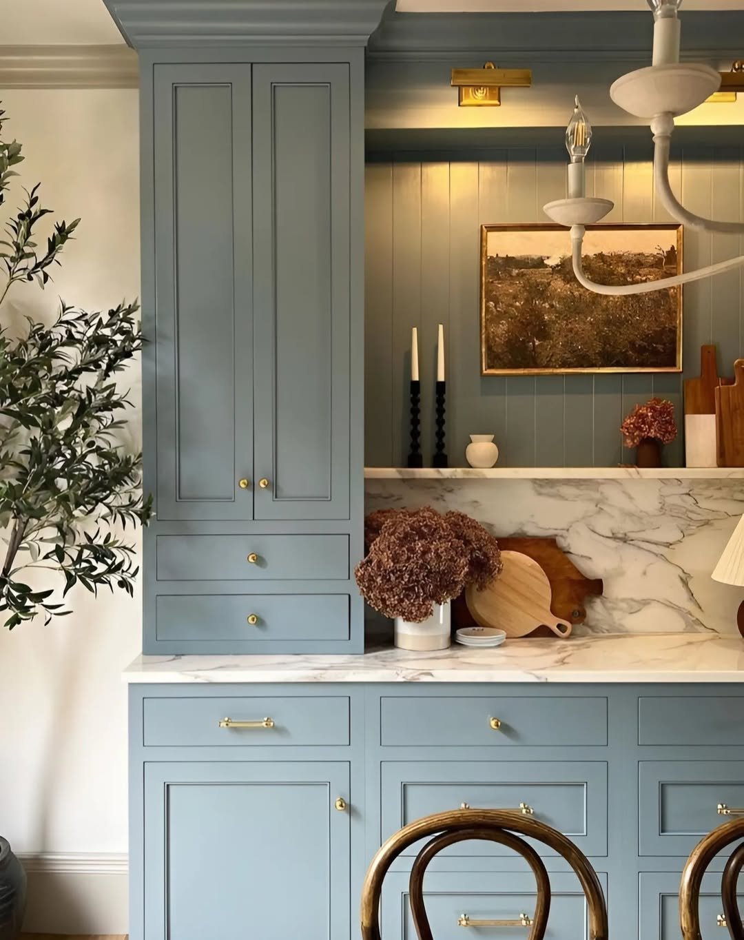 Built-In in Blue-Gray