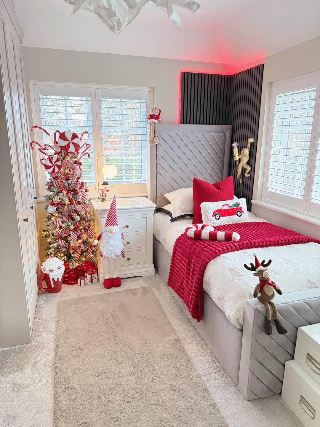 Candy Cane Accents in the Bedroom