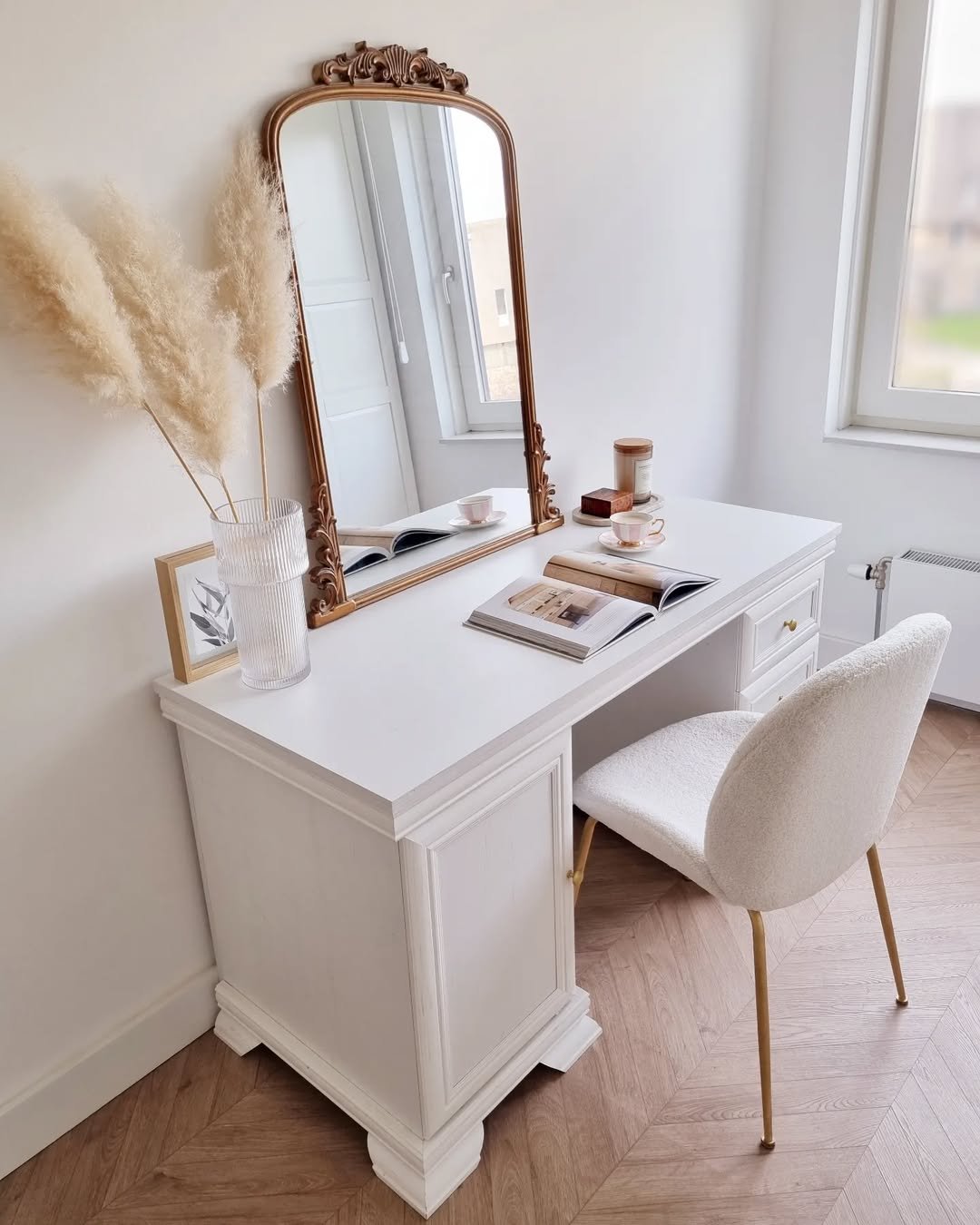 Classical White Desk Vanity