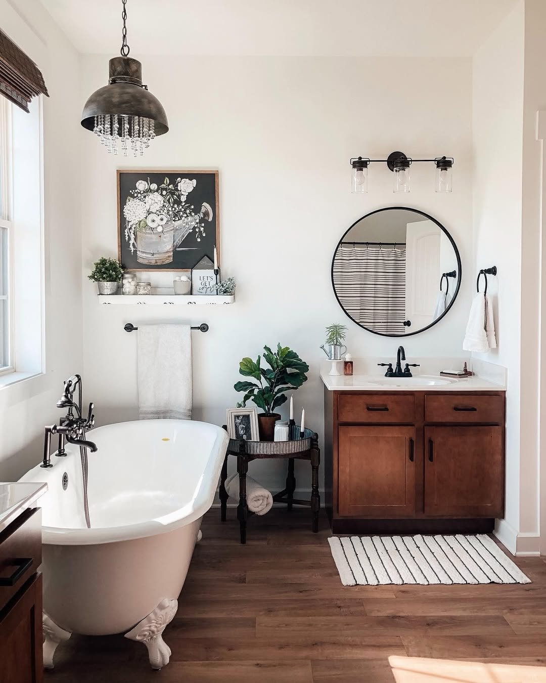 Corner Clawfoot Tub 2