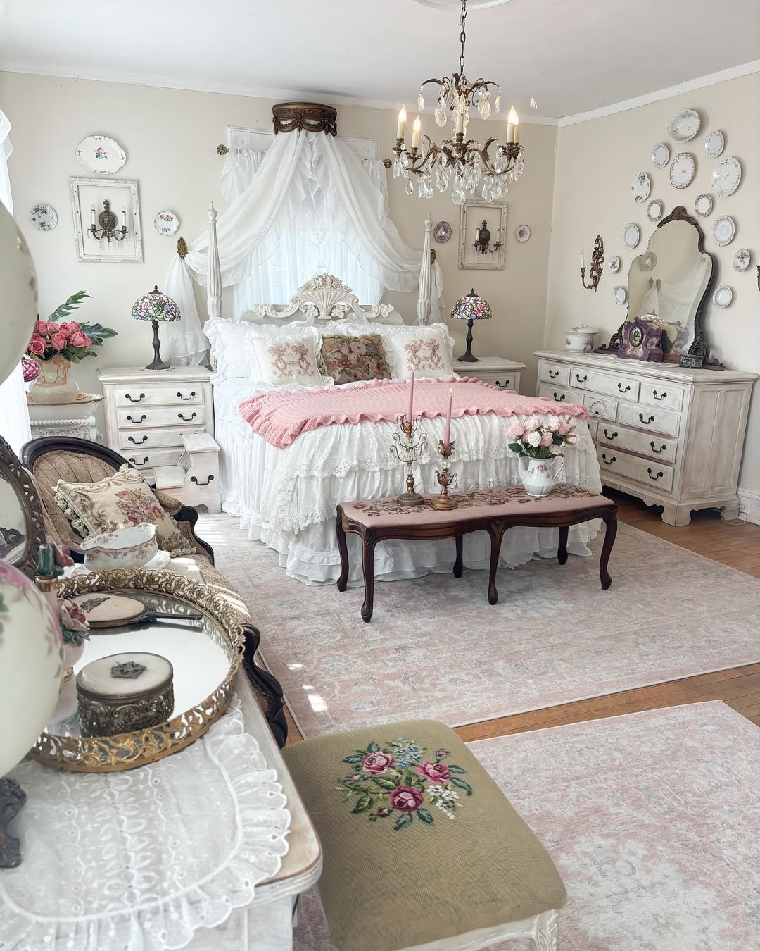 Cottage Bower in Vintage Style