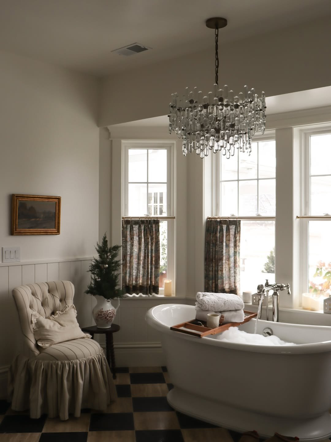 Cream and White Thanksgiving Freestanding Tub