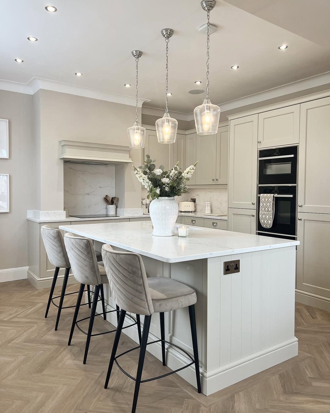 Cream In-Frame Kitchen Cabinetry
