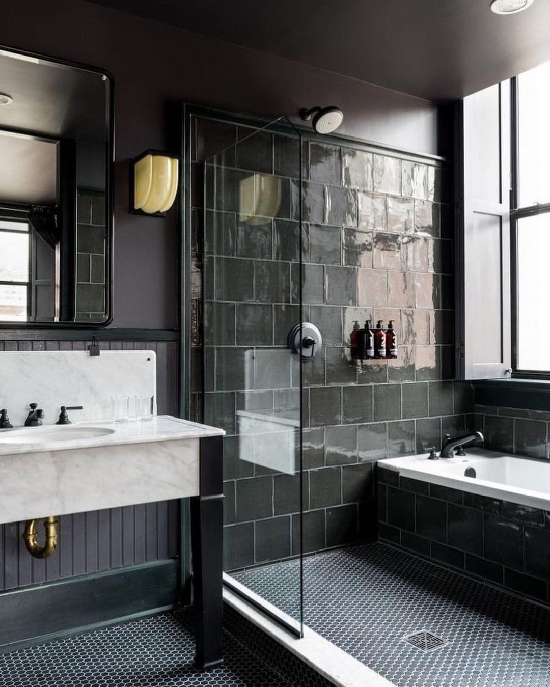Dark Glossy Bathroom Design 5