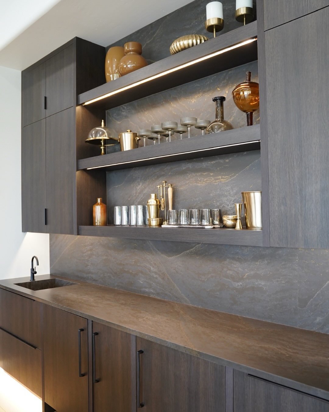 Dark Grey-Brown Bar Niche