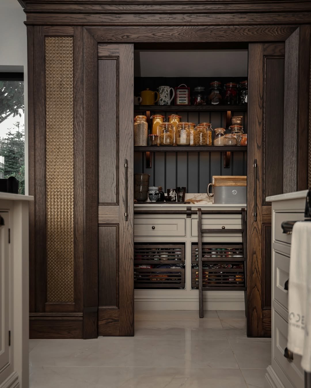 Dark Oak Pocket Pantry