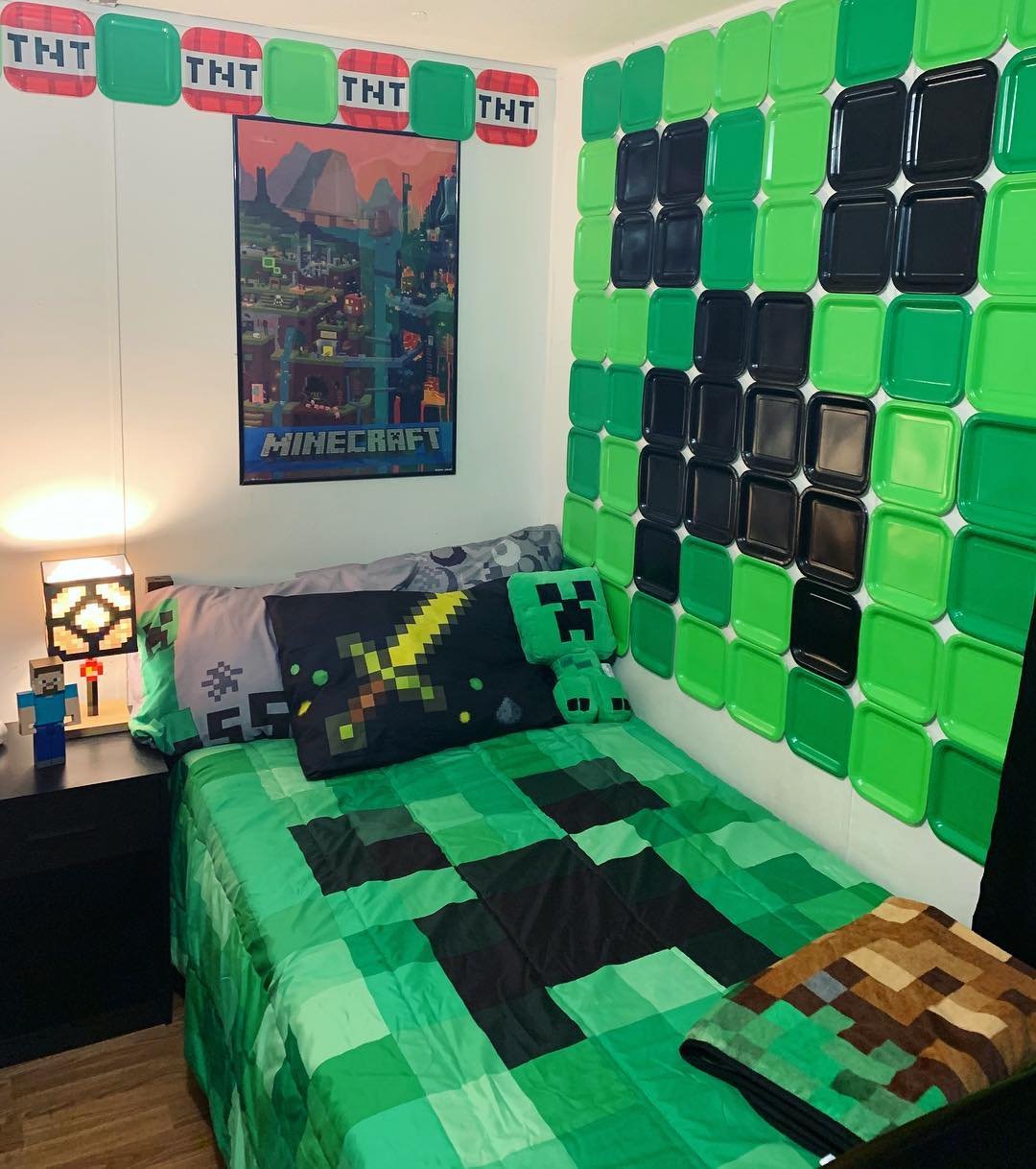 DIY Tray Wall