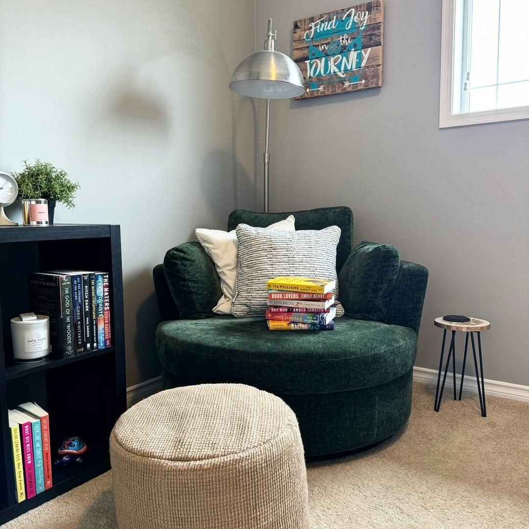 Emerald Velvet Swivel Chair