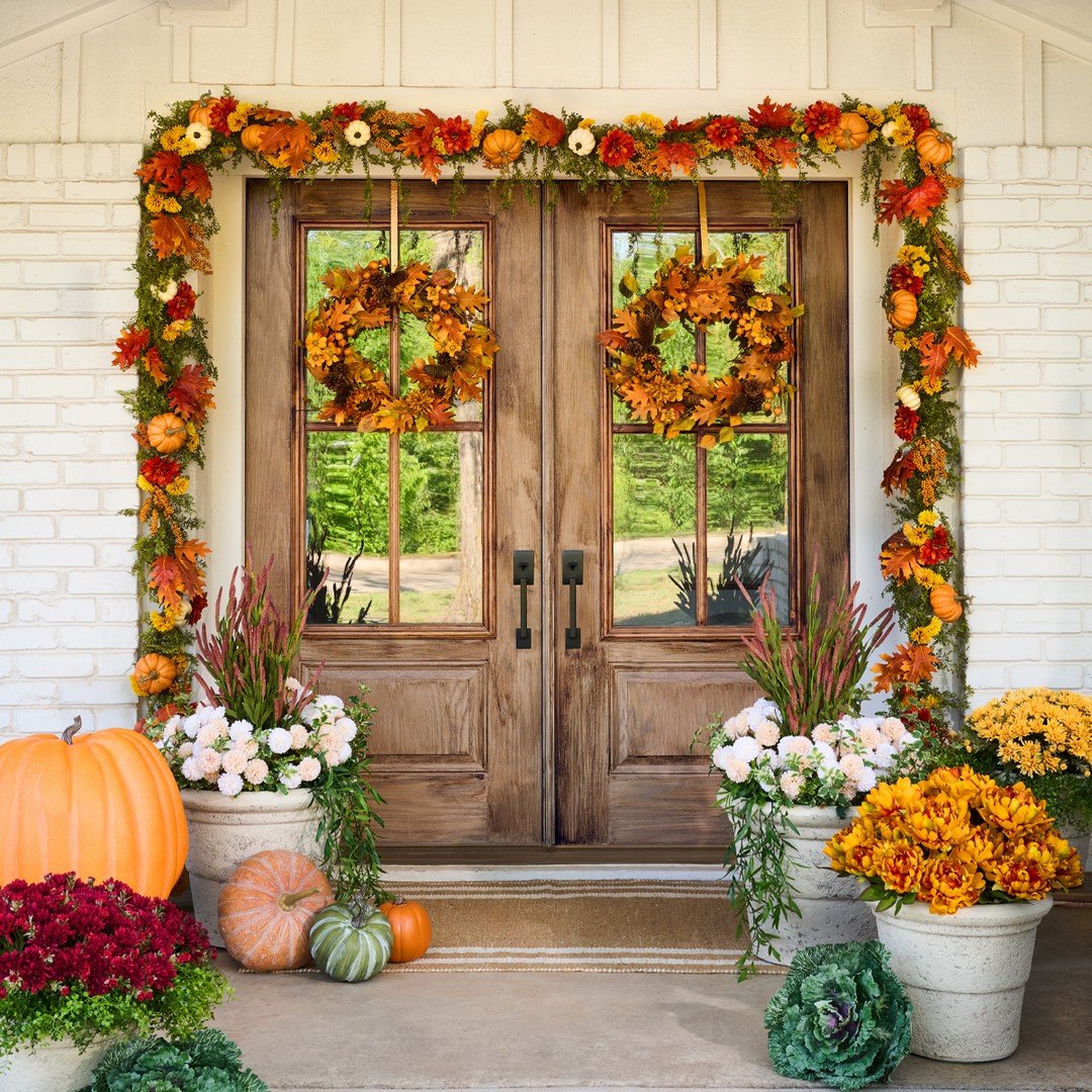 Entryway with Garland Framing