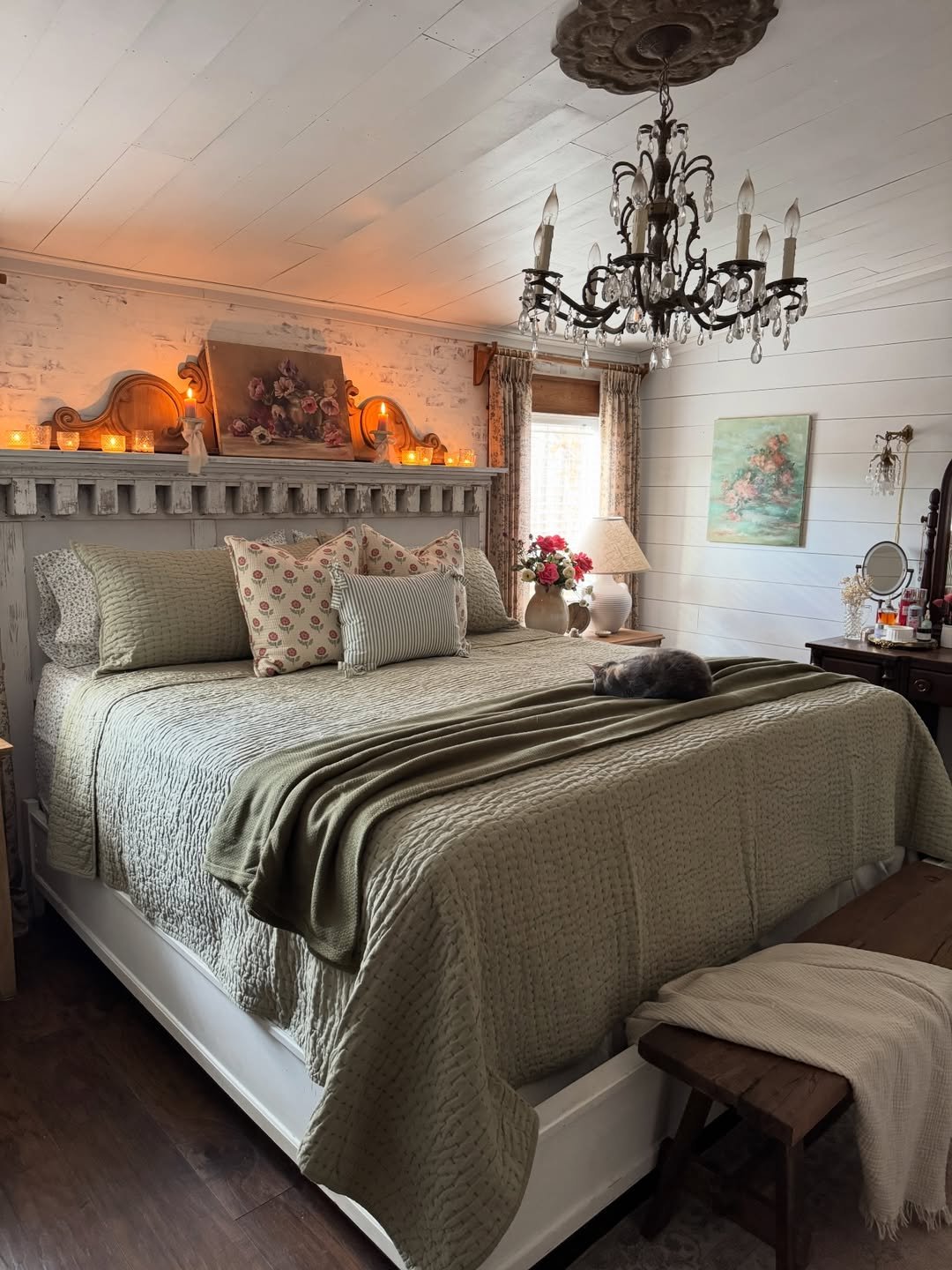 Fall Vintage Retreat Bedroom