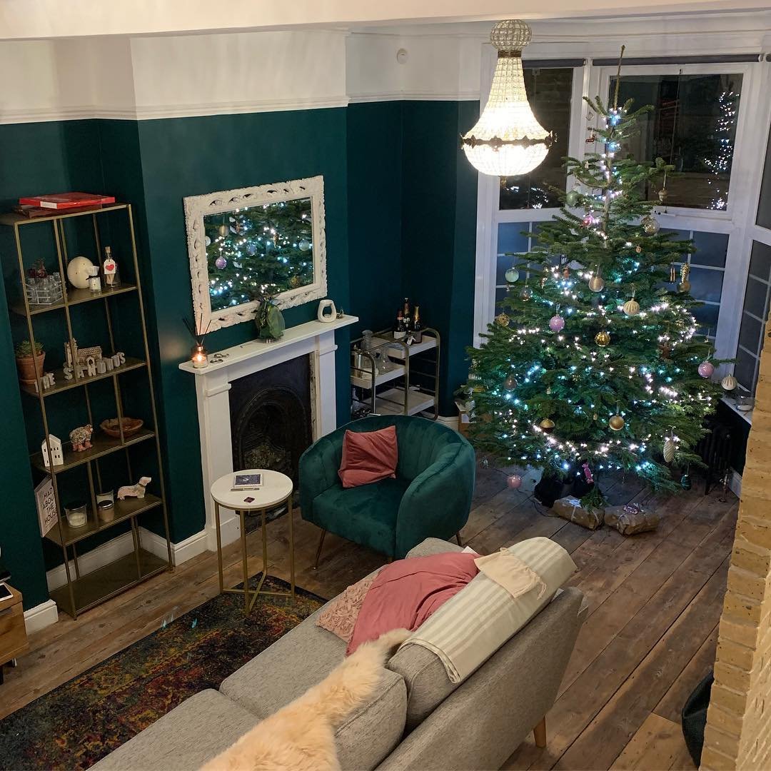 Festive Green Room 23