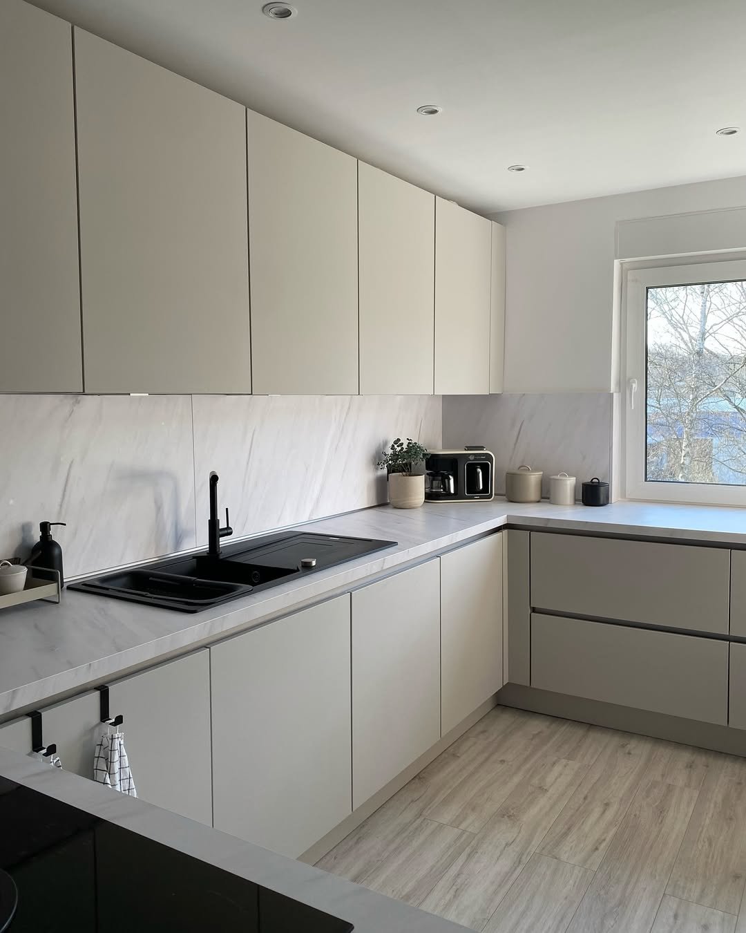 Flat Front Greige Cabinetry and Marble Kitchen Worktop