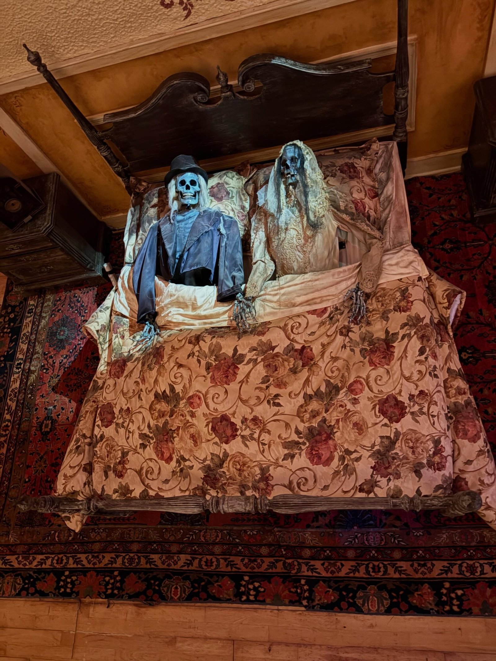 Full Halloween Bedroom Scene