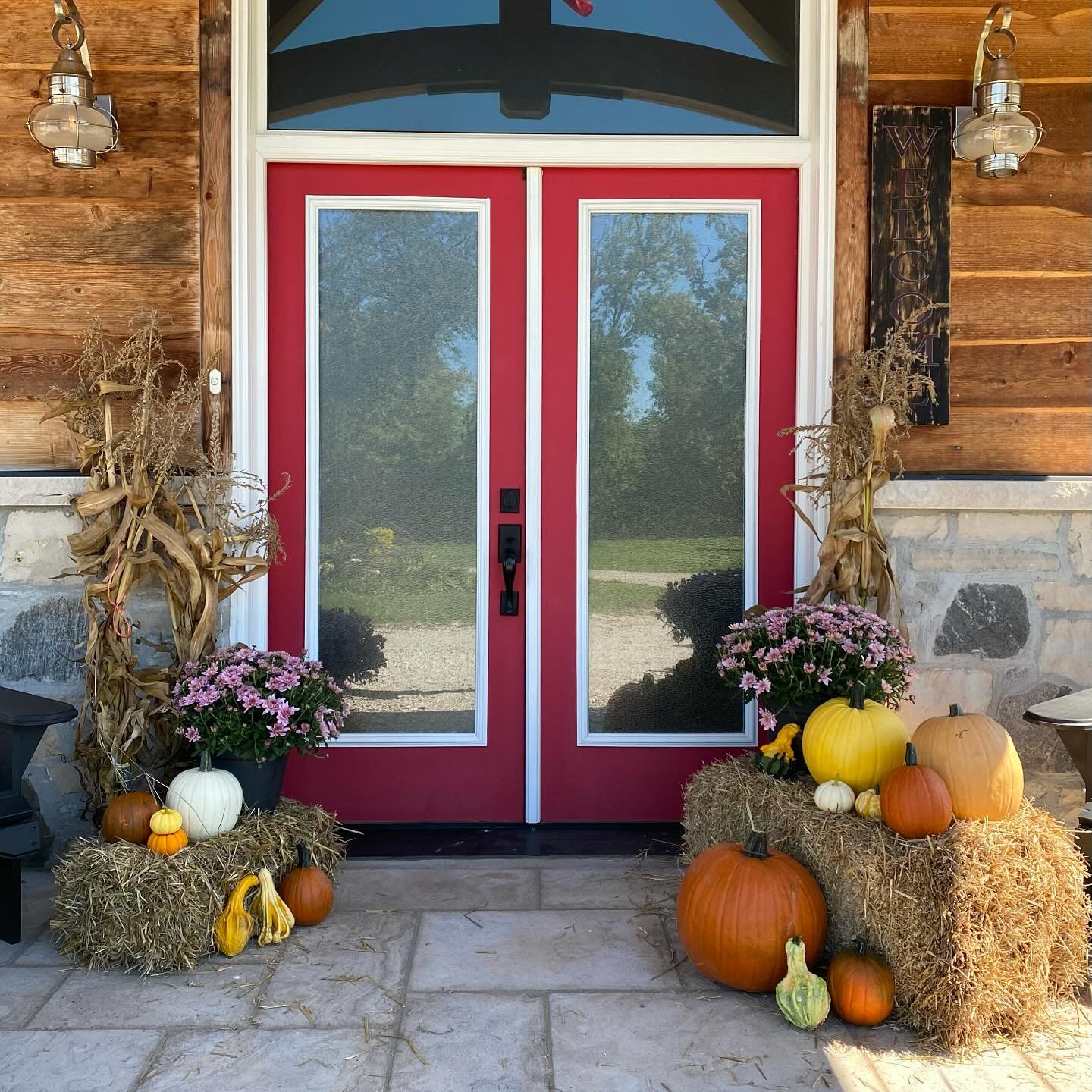 Hay Bale Displays Instead of Planters