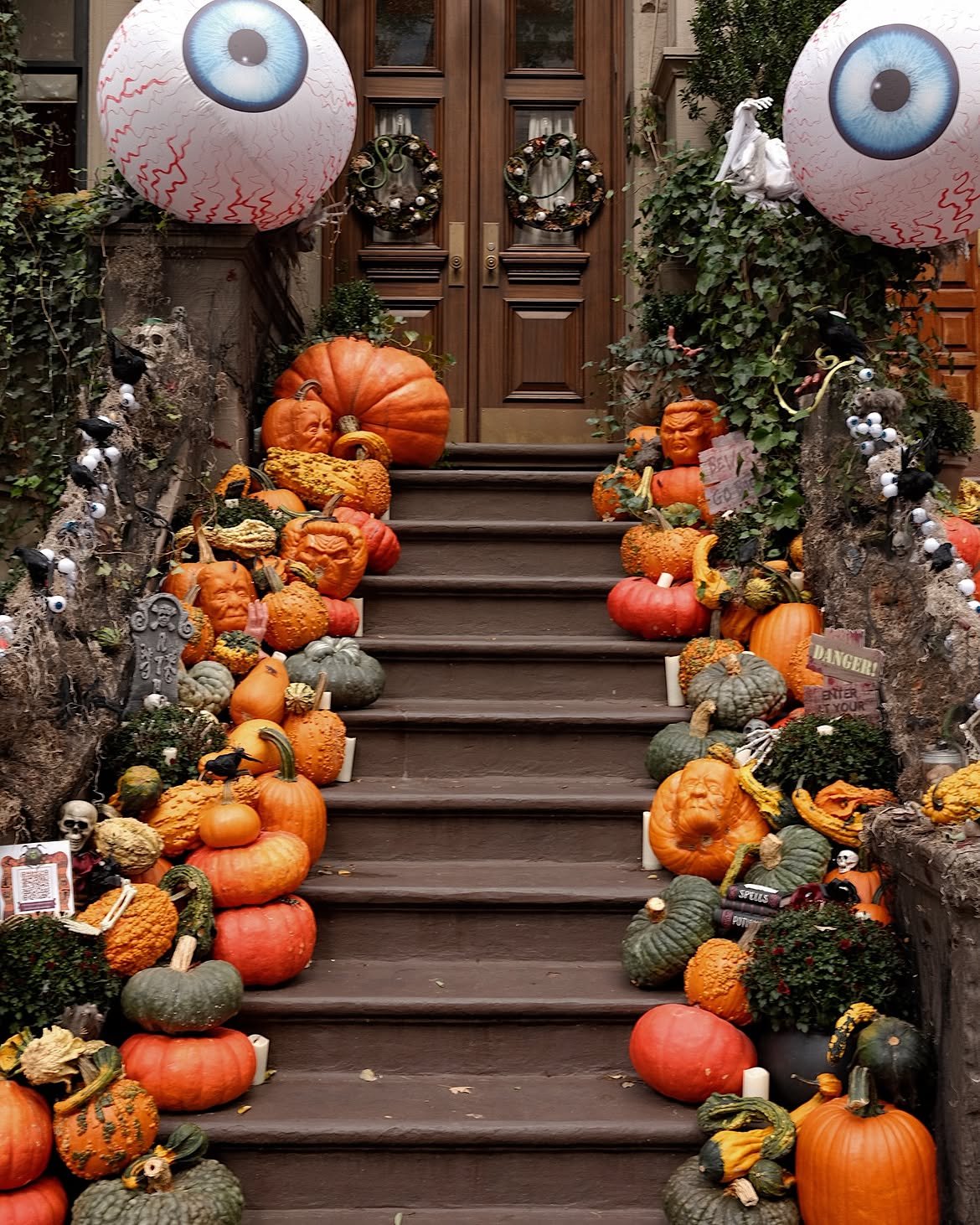 High-Volume Stoop Display