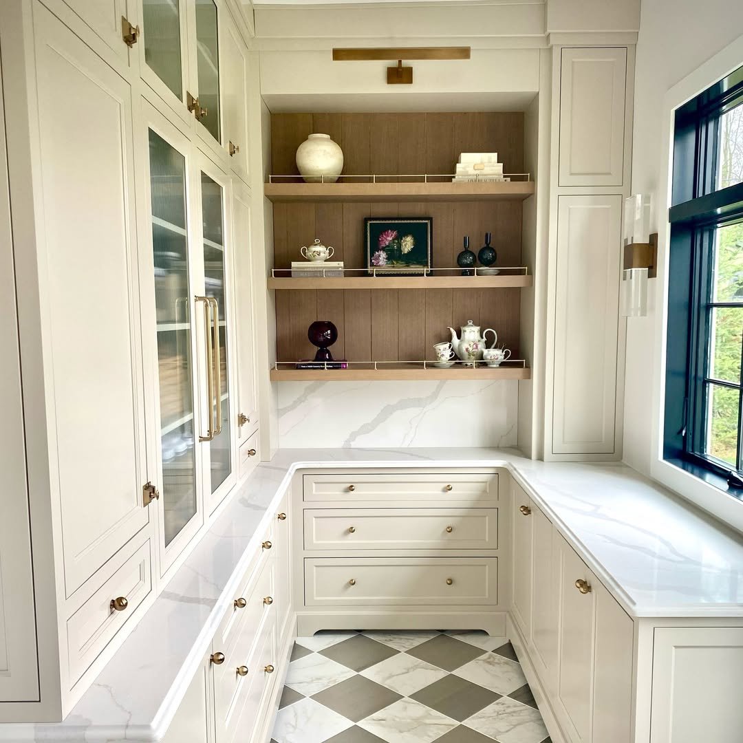 Ivory Pantry With Reeded Glass