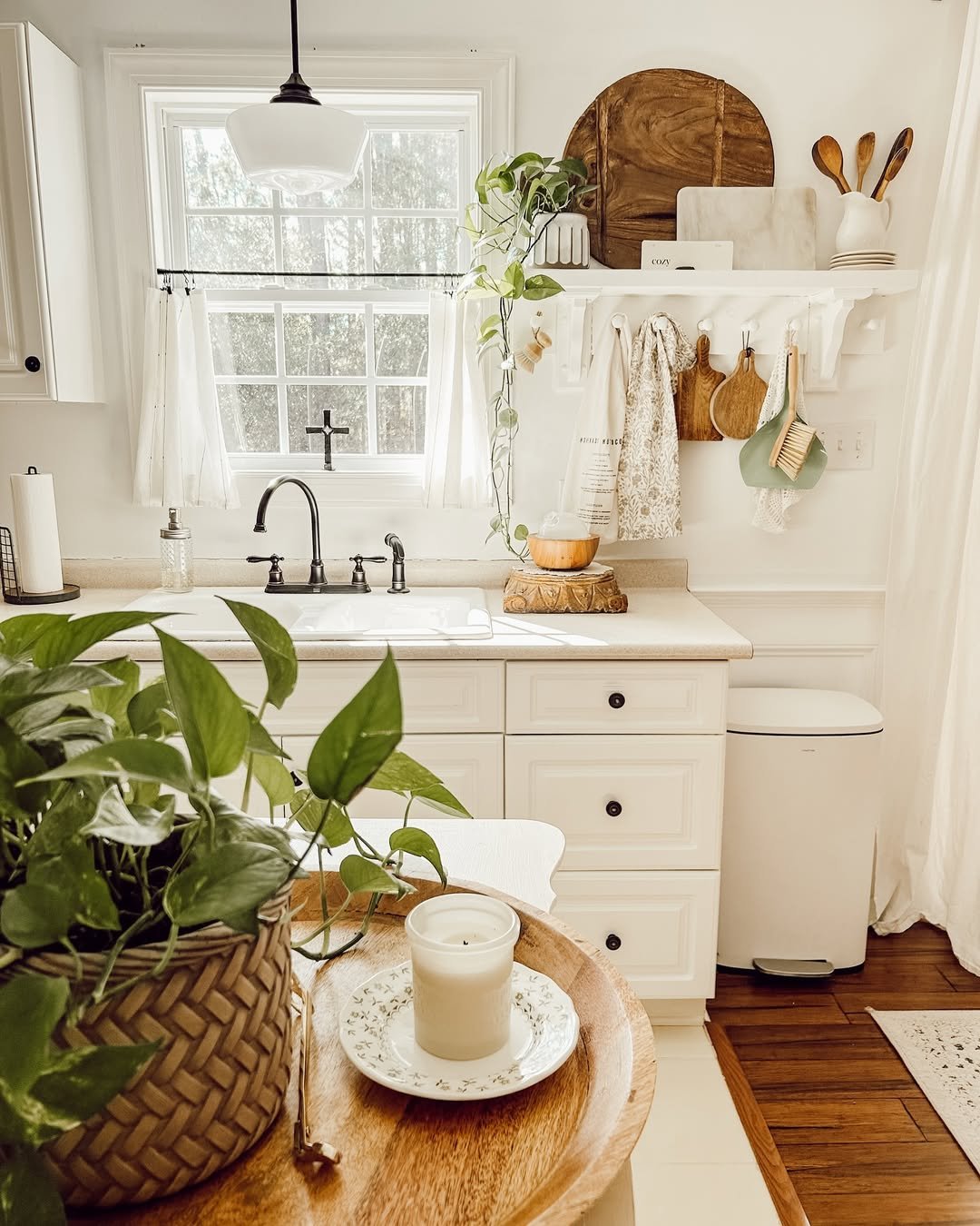Kitchen with garden party style