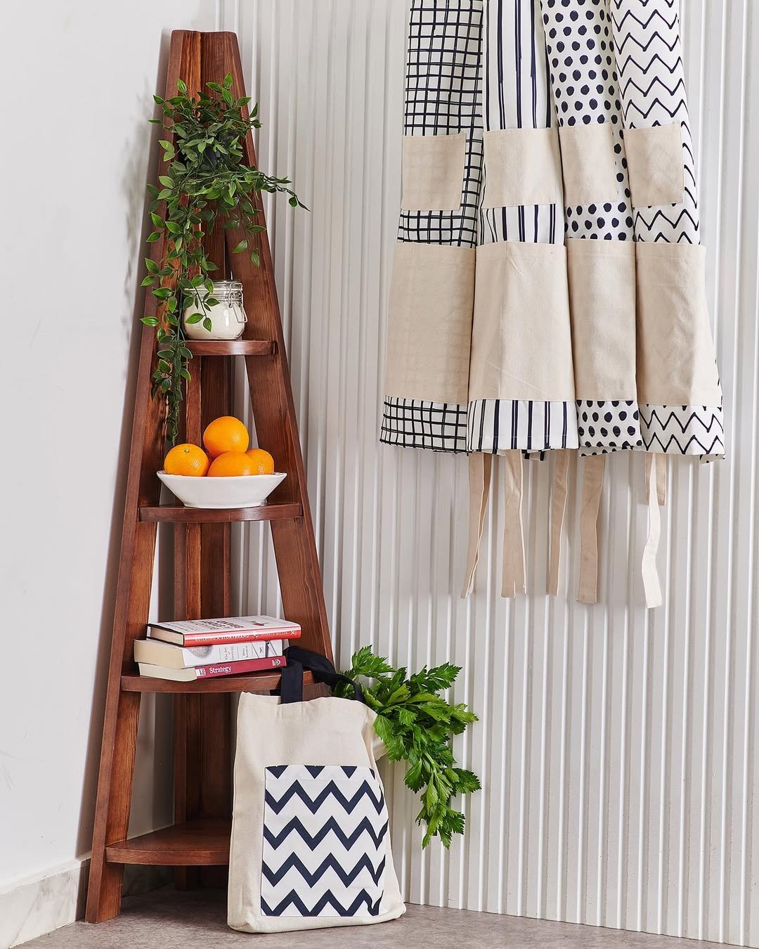 Leaning Ladder Shelf Utility 3