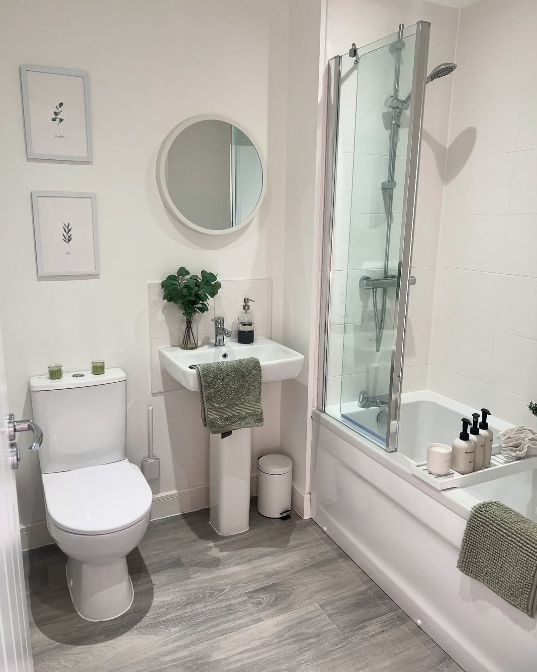 Minimal Everyday Bathroom