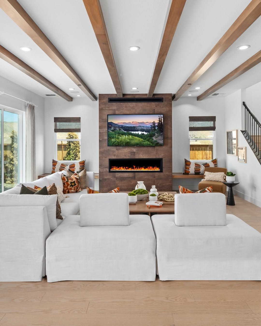 Modern Beamed Ranch Lounge