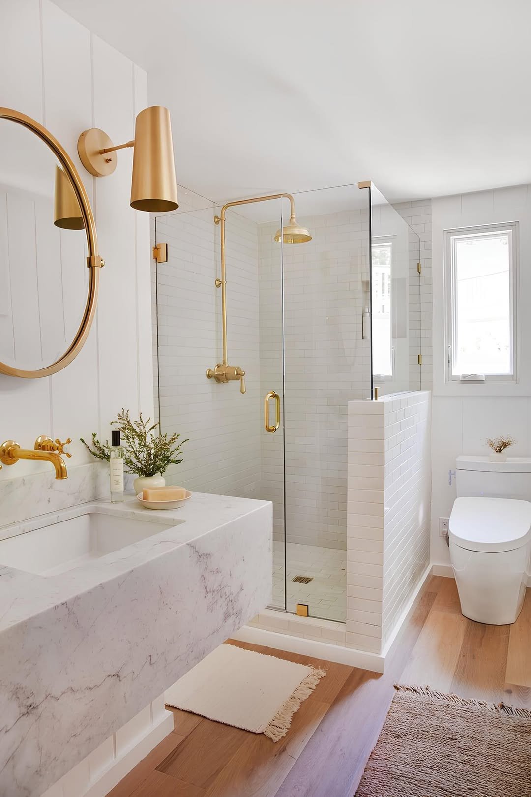 Modern Gold Accent Bathroom