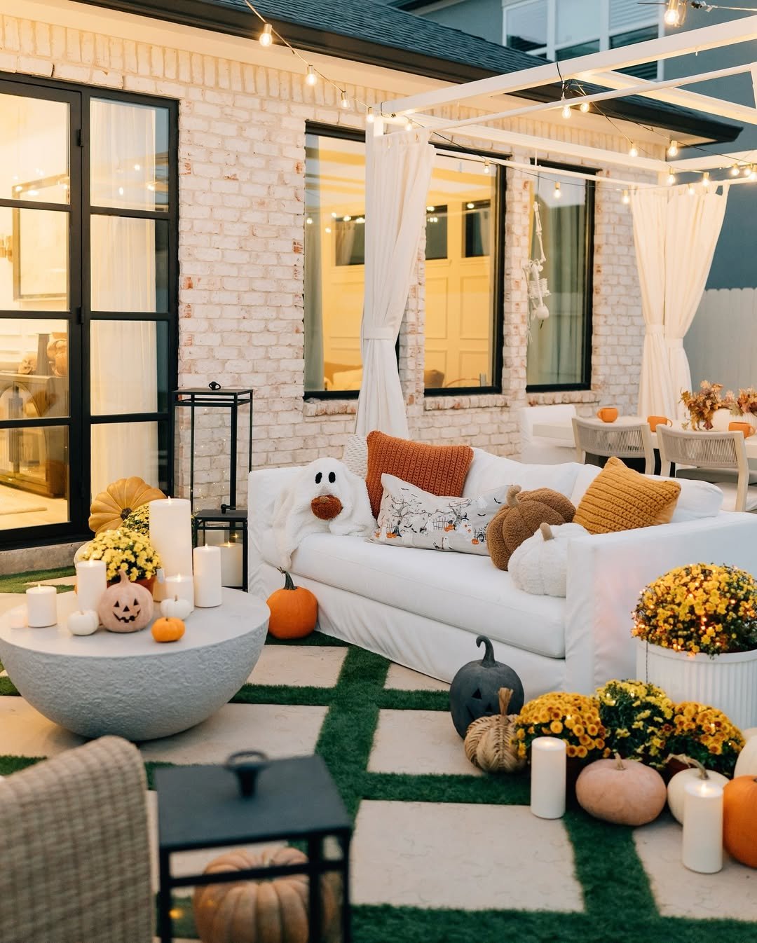 Outdoor Halloween Seating
