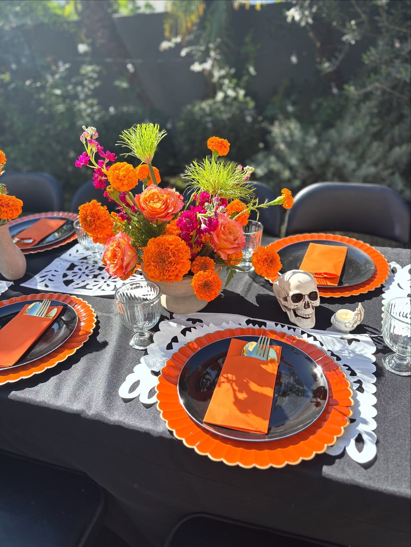 Outdoor Halloween Table Styling