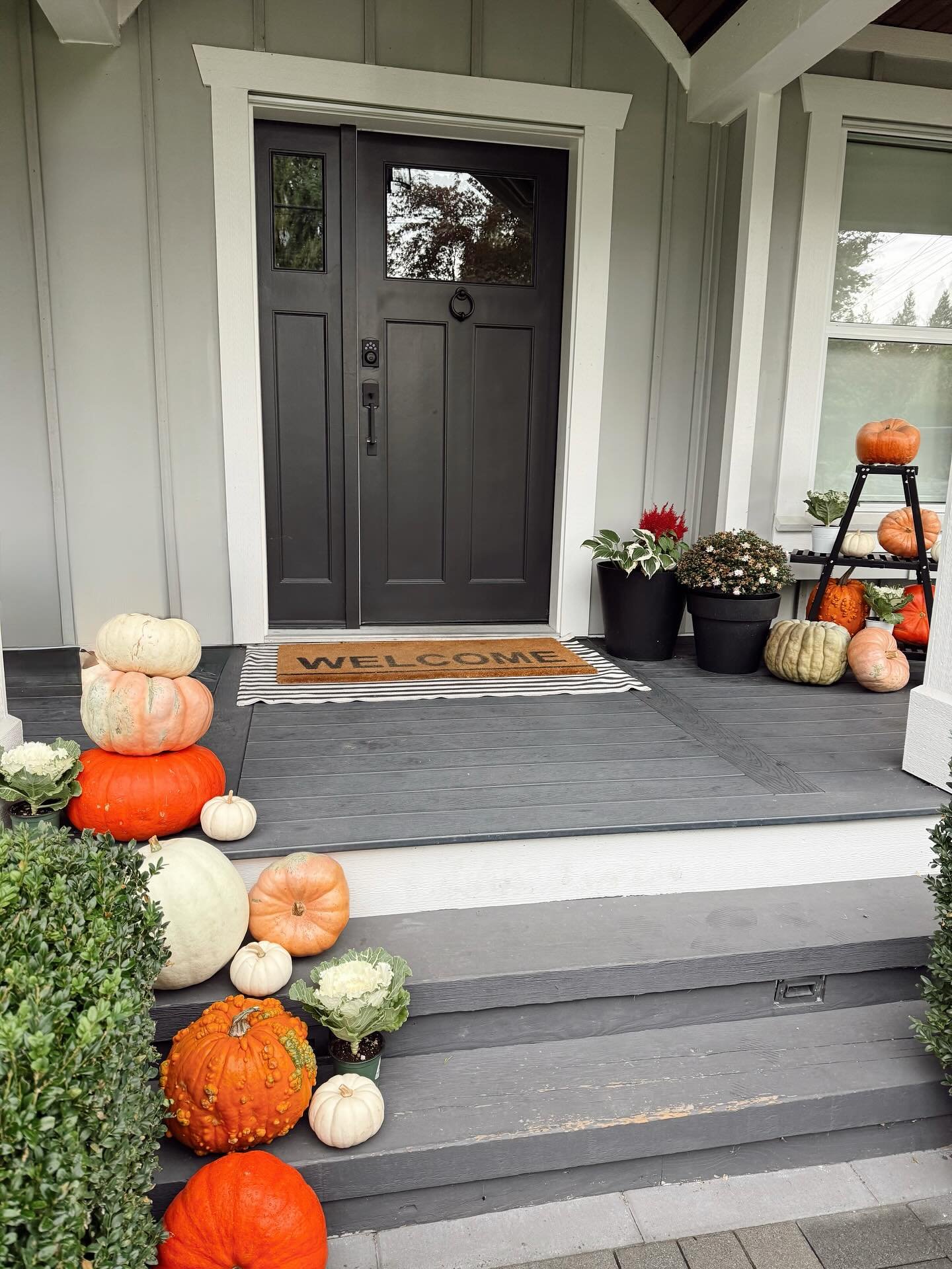 Pumpkin Stack on a Narrow Step