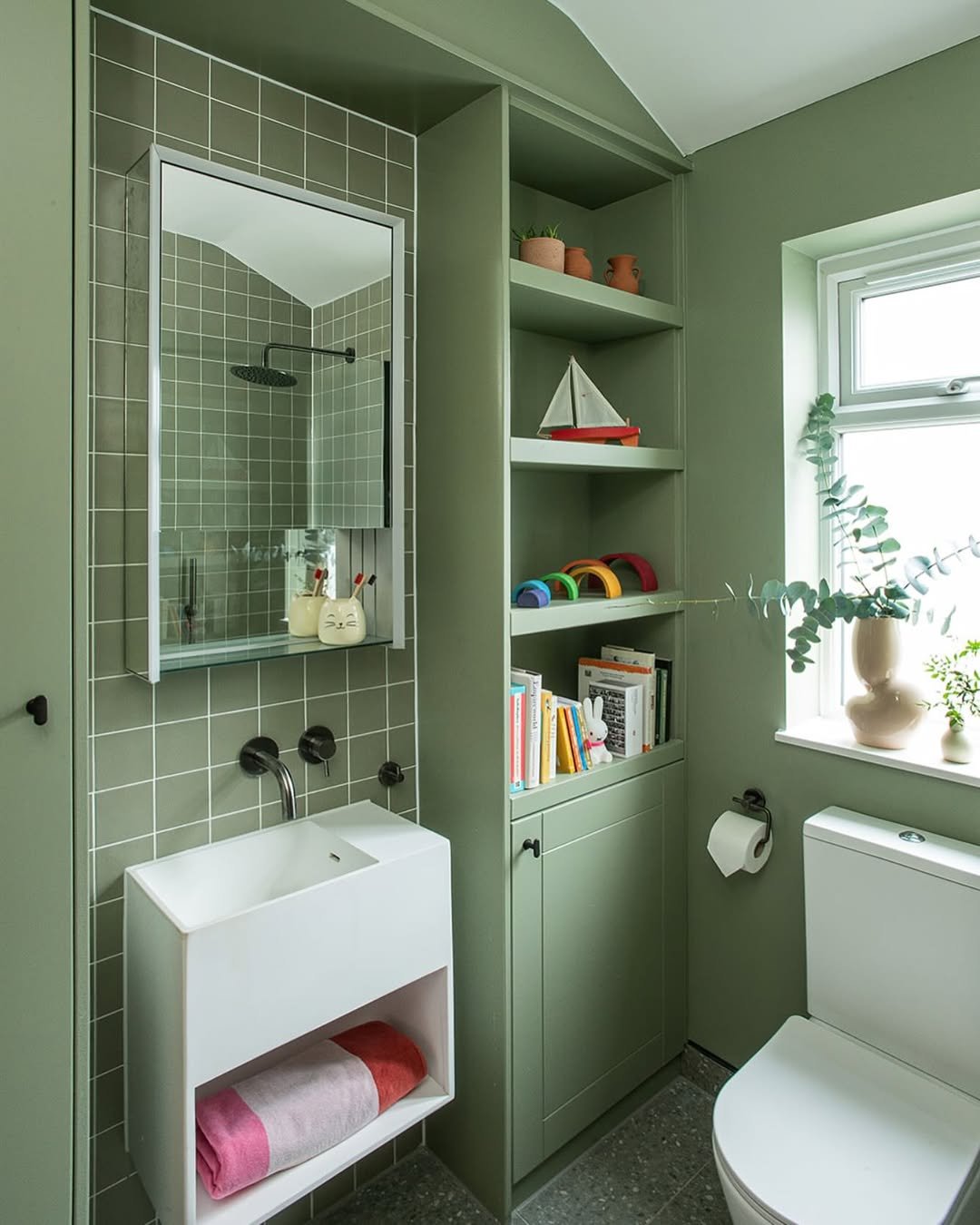 Rich Green Built-In Shelving
