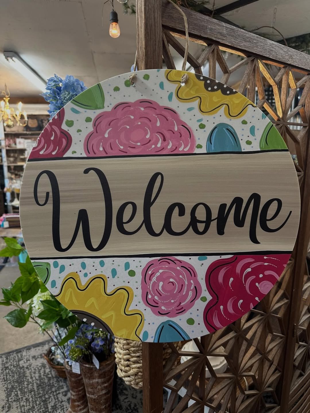 Round Spring Welcome Sign