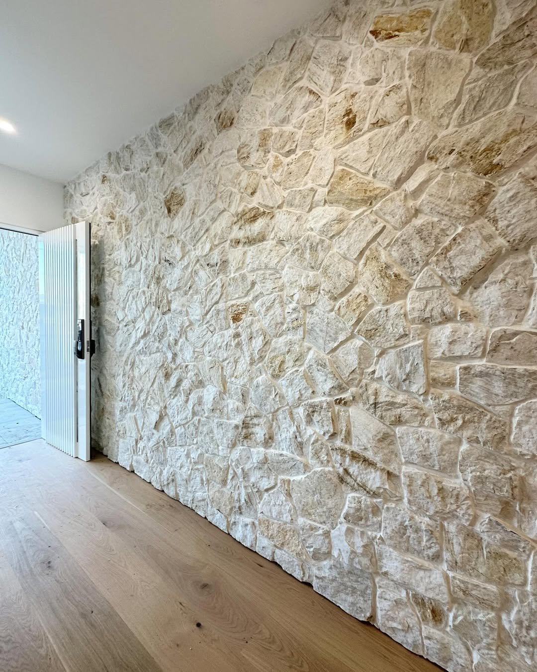 Rustic Stone Wall for the Entry