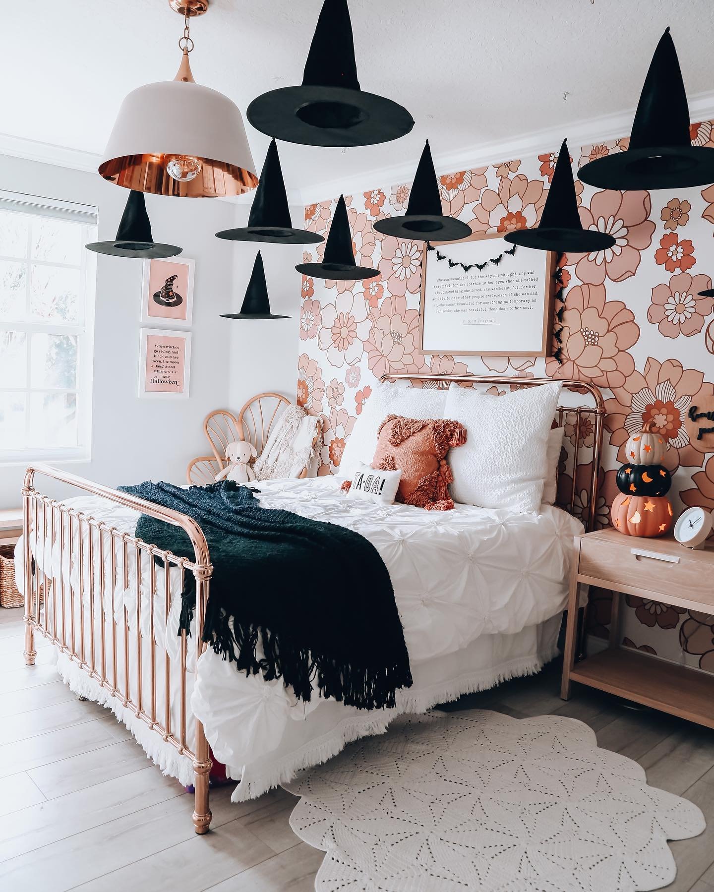 Single Element Witch Hat Decor