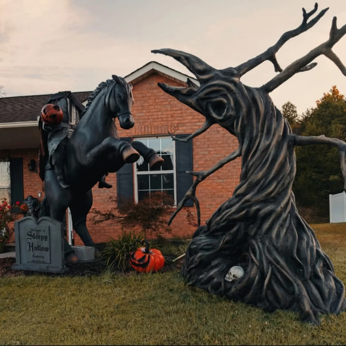 Single Story Halloween Decoration