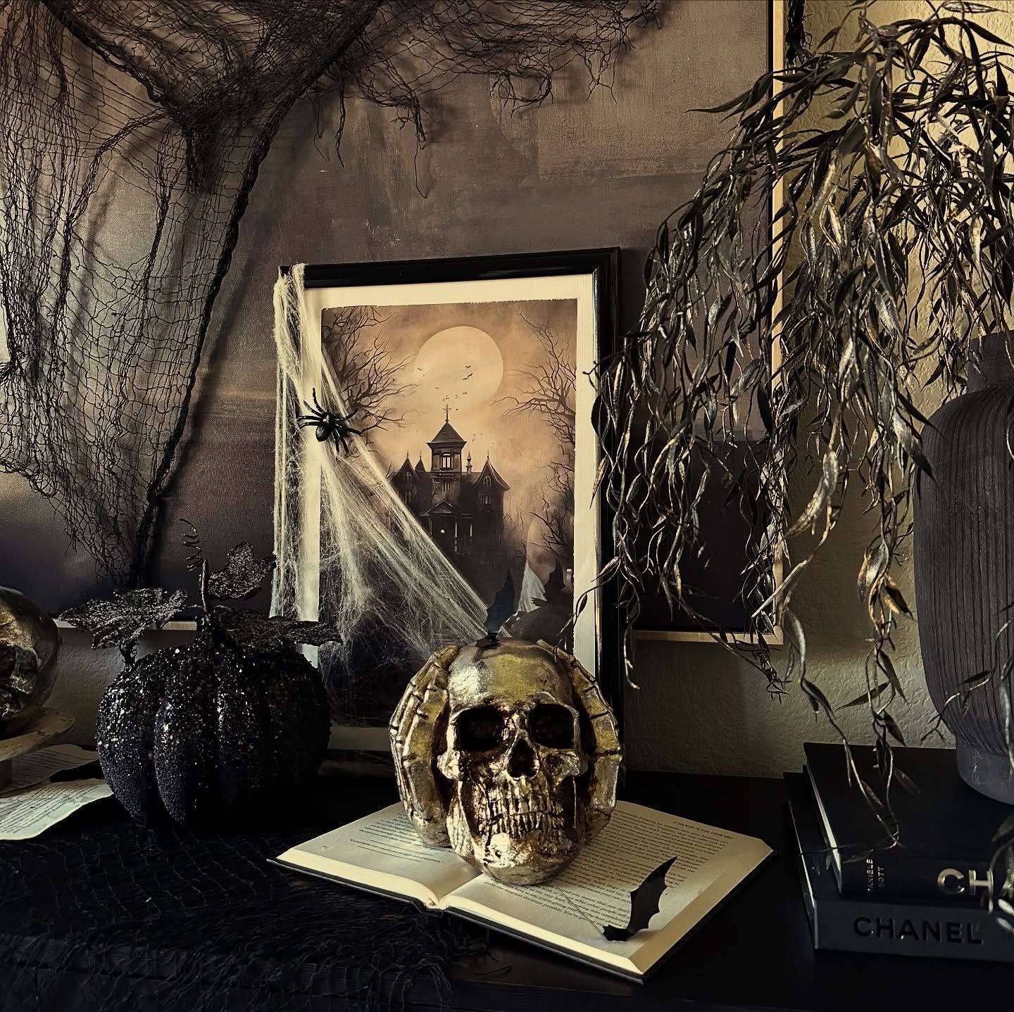 Small Gothic Vignette Close-Up