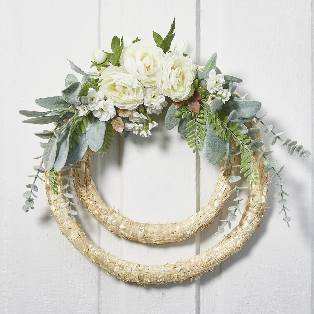 Soft Neutral Pale Straw Wreath with Ranunculus and Eucalyptus