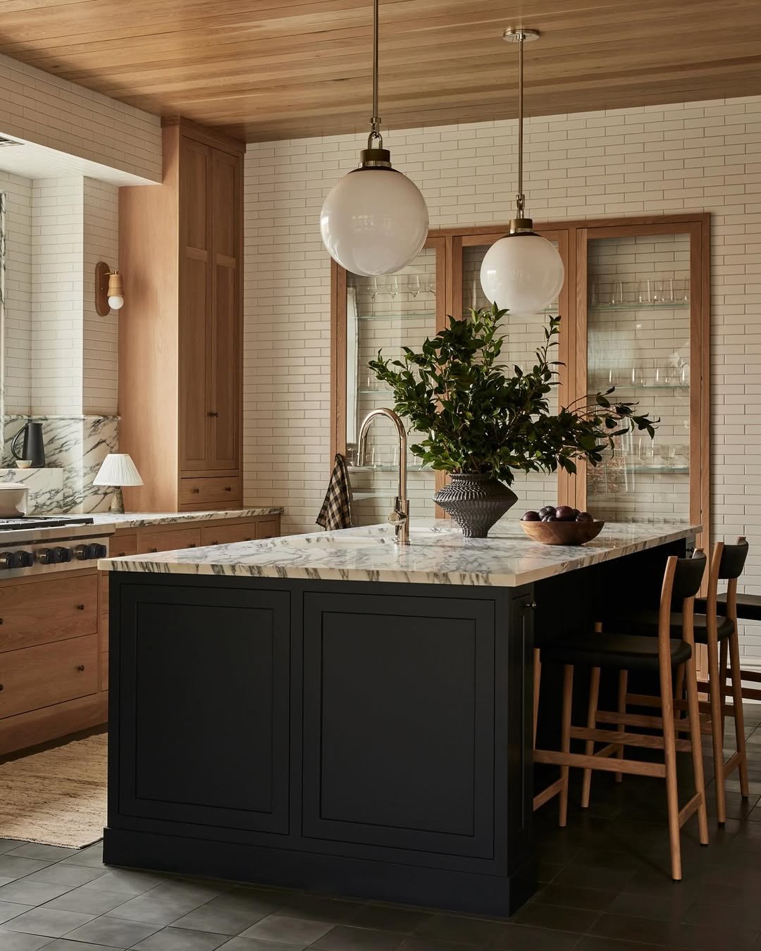 Tailored Farmhouse Kitchen Style 20