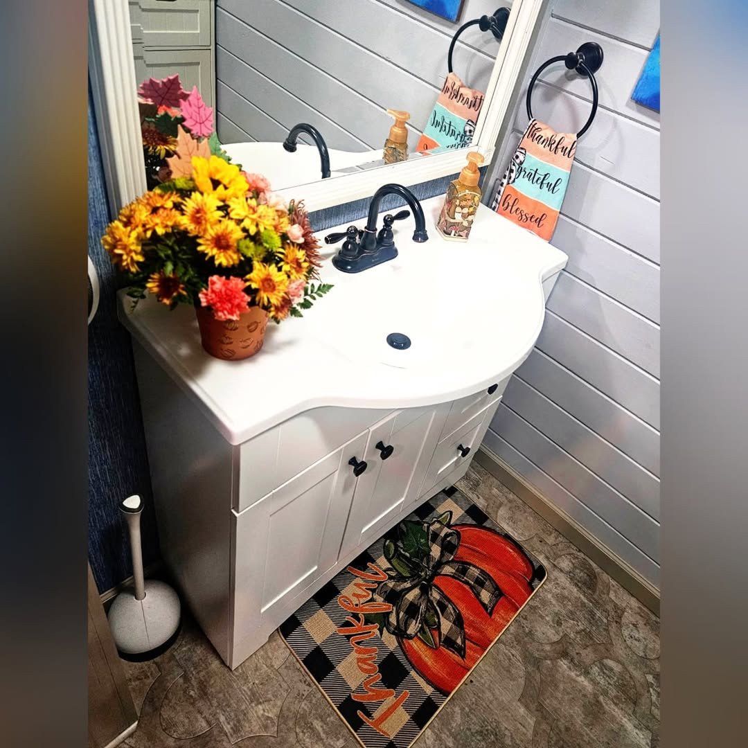 Thanksgiving Textiles Bathroom