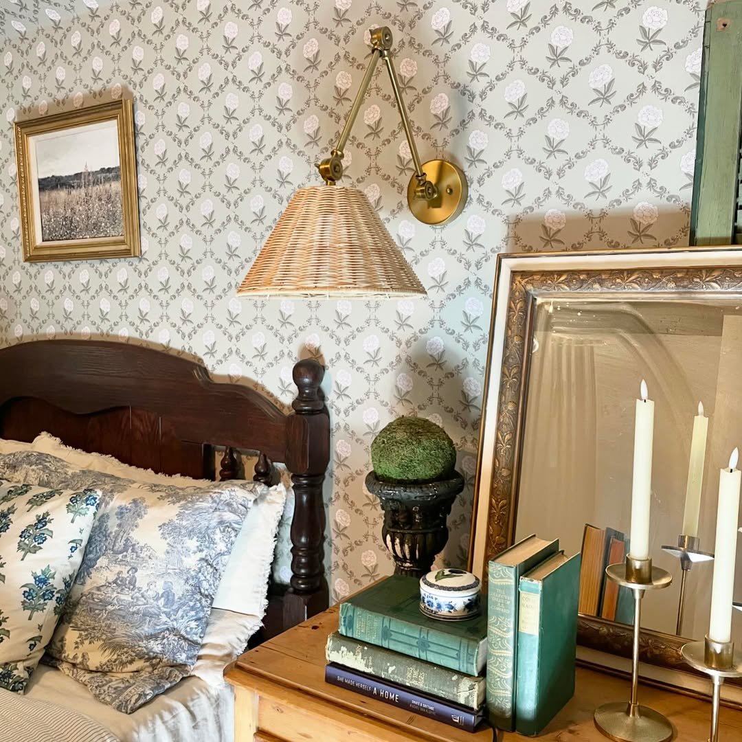 Toile Candlelit Room