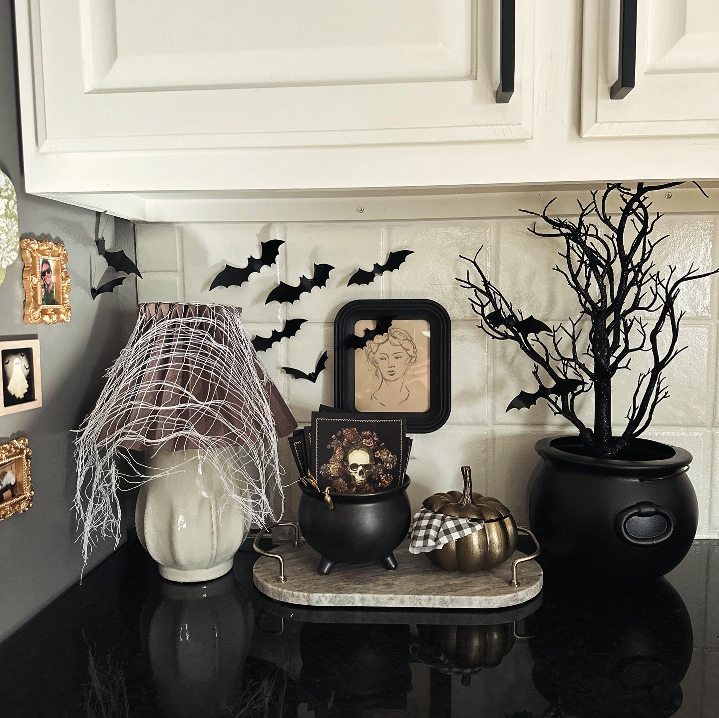 Uncluttered Kitchen Decor After Halloween