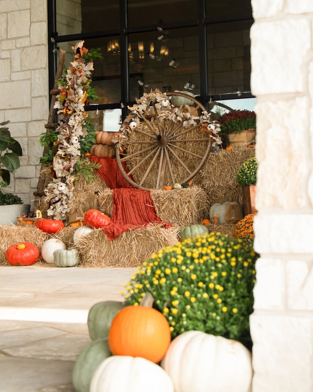 Wagon Wheel Hay Bale Vignette
