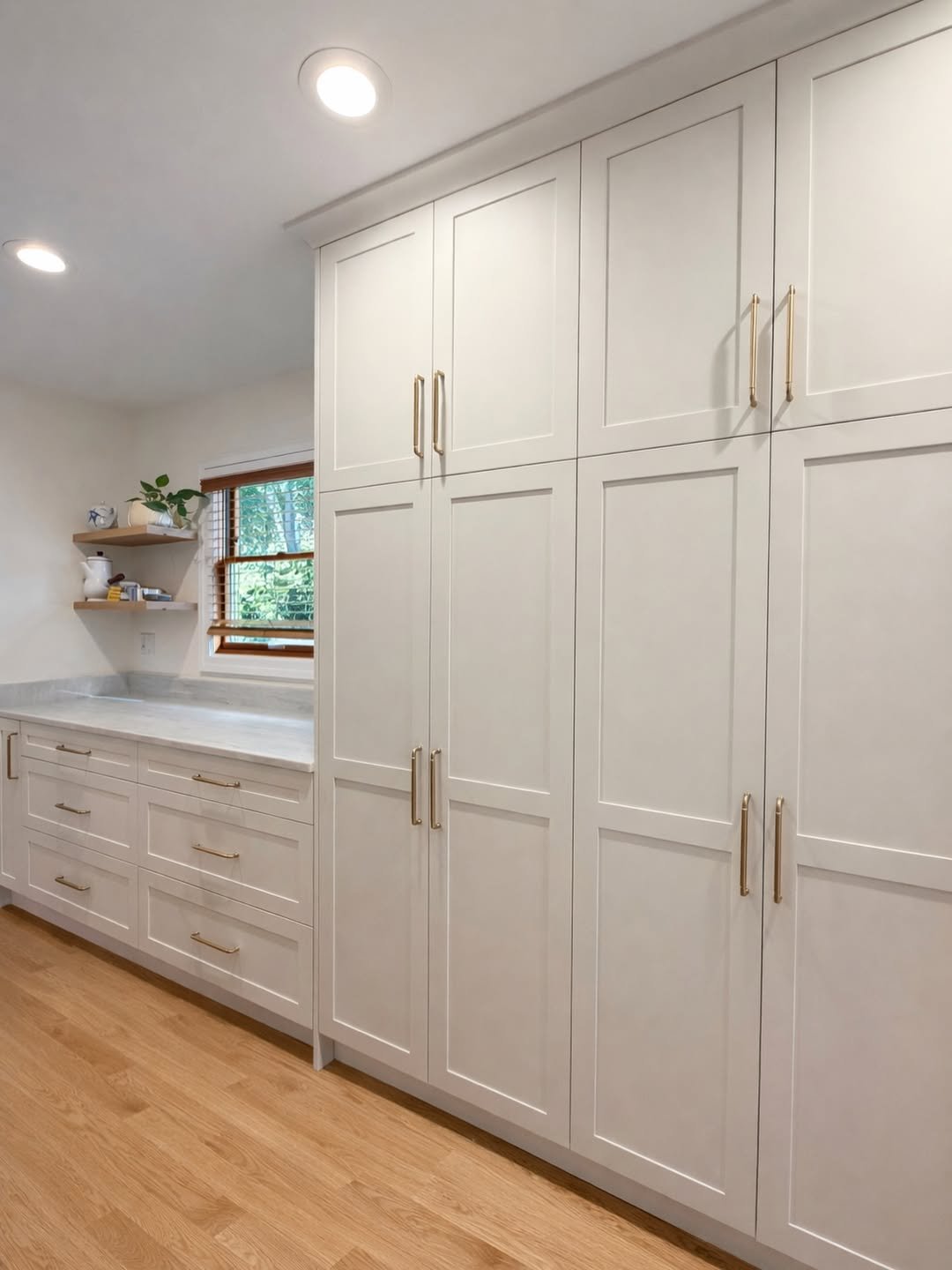White Shaker Cabinets with Minimal Bar Handles